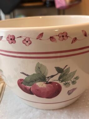 Pfaltzgraff Cream and Pink Ceramic Bowl Base - Delicious Collection